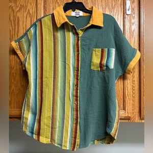 Beautiful Rowdy Crowd Tunic women’s size‎ medium